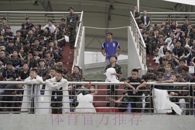 浙超连侨心,乡情燃赛场——50国温籍华裔青少年助威浙超温州赛区 浙超连侨心,乡情燃赛场——50国温籍华裔青少年助威浙超温州赛区